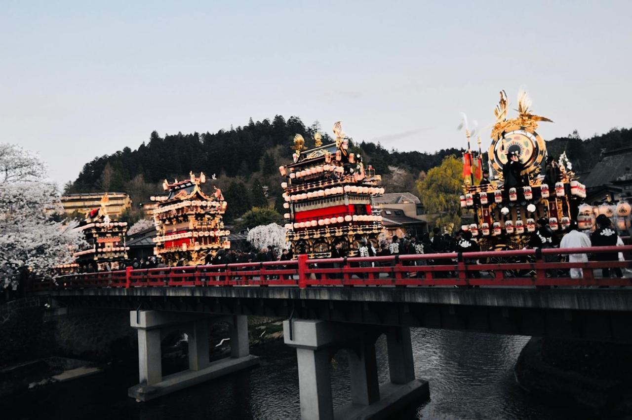 Вилла 游　別邸　飛騨高山　狐福 Экстерьер фото